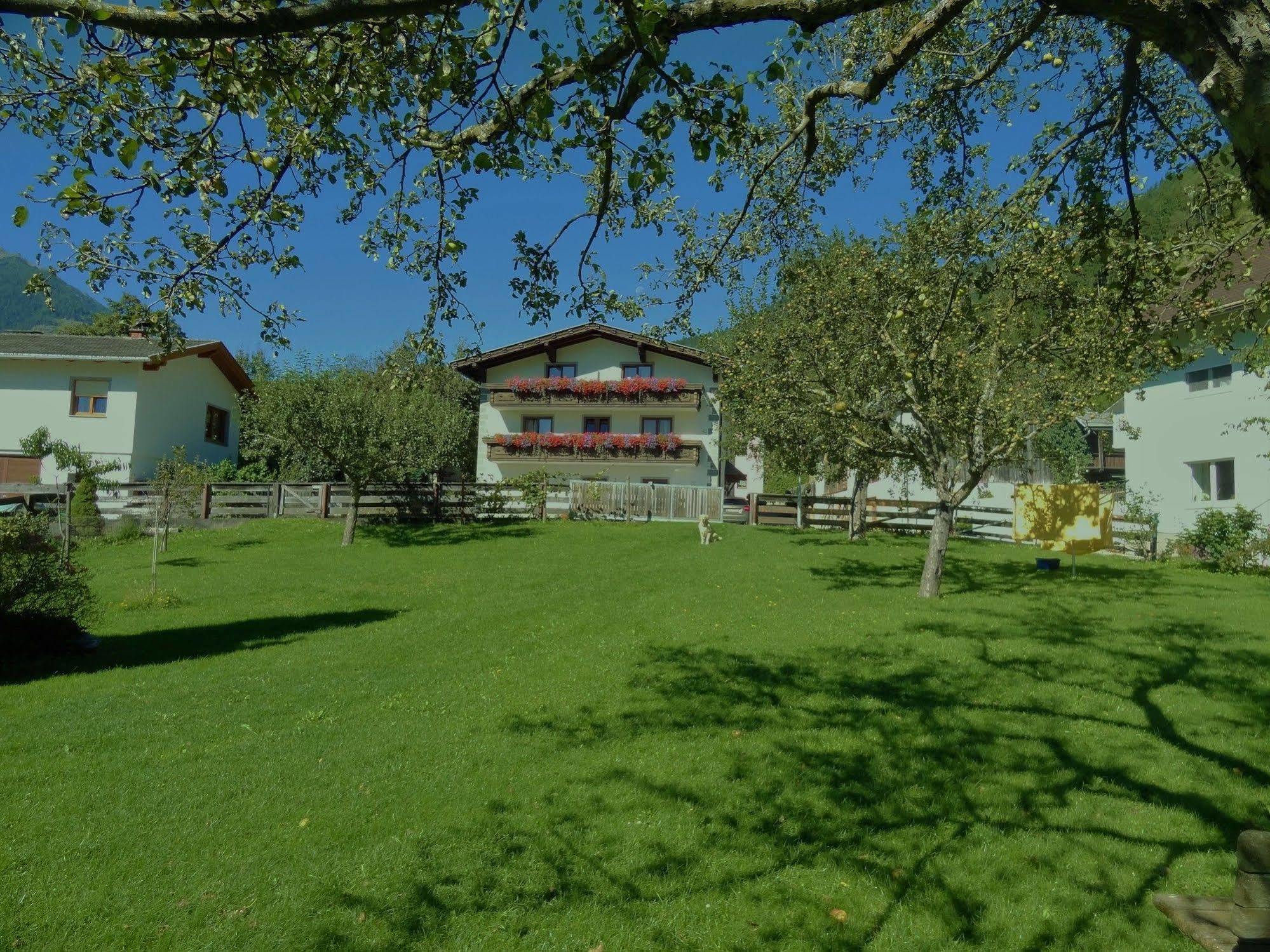 Gaestehaus Zwischenberger Obervellach Bagian luar foto